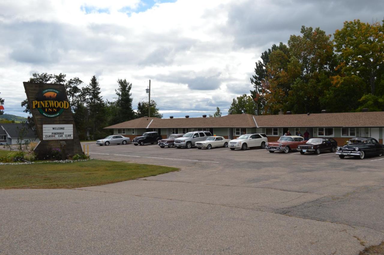 Pinewood Inn Barrys Bay Exterior foto